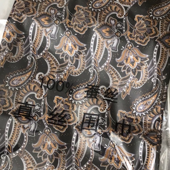 New Chinese 100% Silk Scarf - Picture 4 of 5